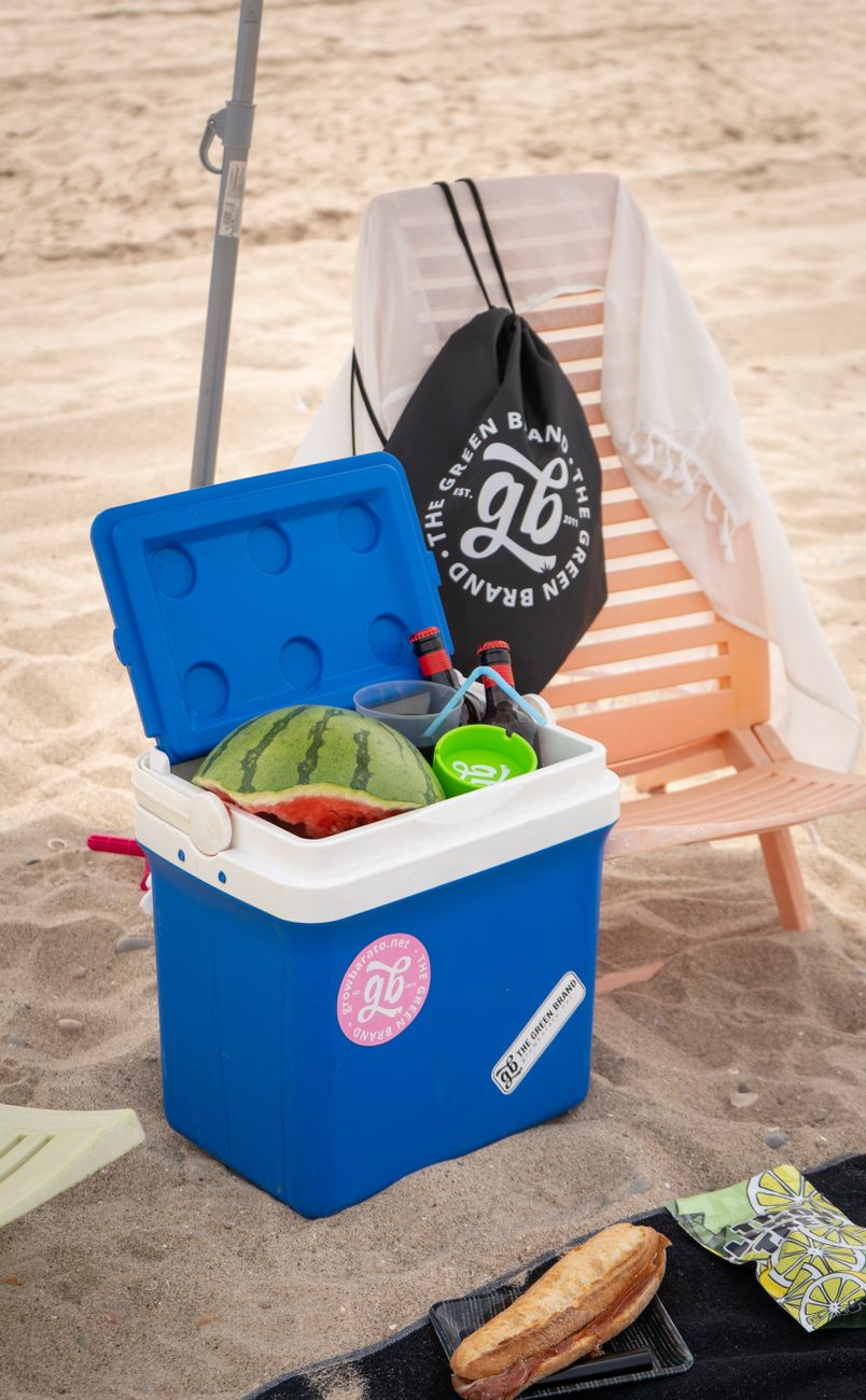 cooler packing, summer camping, ice retention, outdoor food, beach trip