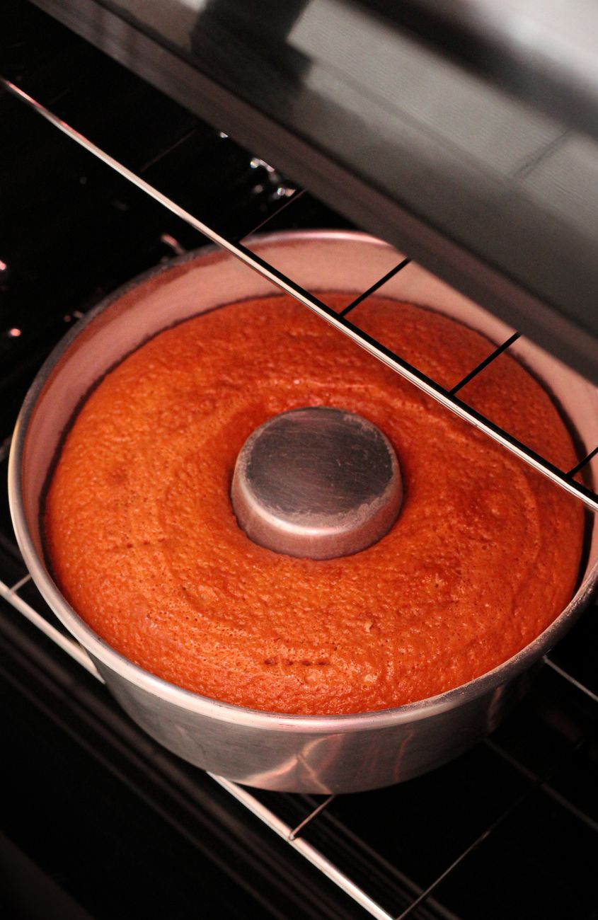 cake done test, skewer trick, baking hack, toothpick alternative, perfect cake