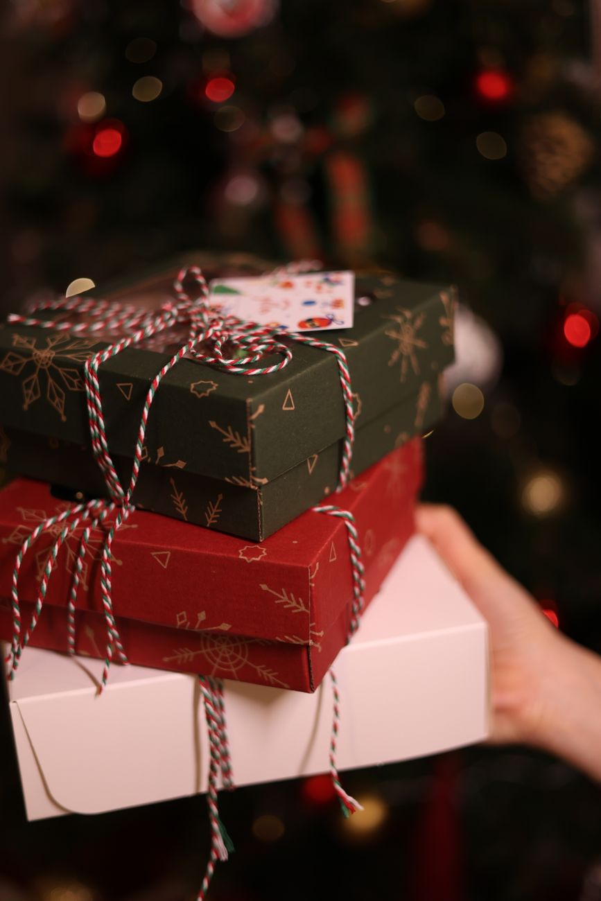 gift budget, holiday spending, gift system, christmas savings, present plan