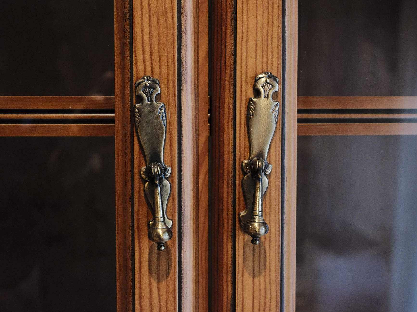 drawer pull, loose handle, thread lock, tighten, cabinet