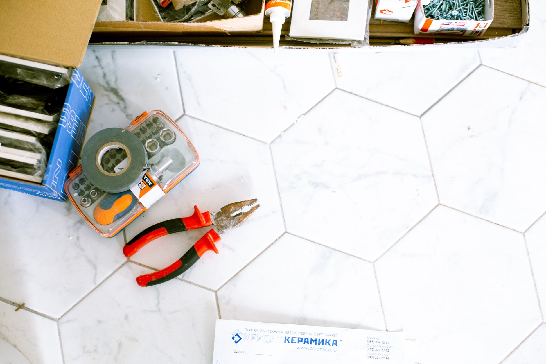 broken tile, tile replacement, grout, adhesive, floor tile, DIY repair