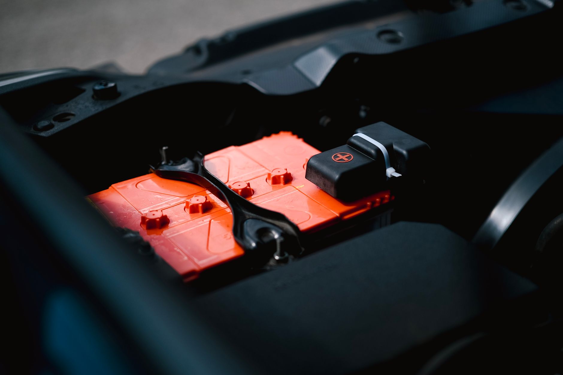 portable charger, jump starter, car battery, power bank, NOCO vs Gooloo