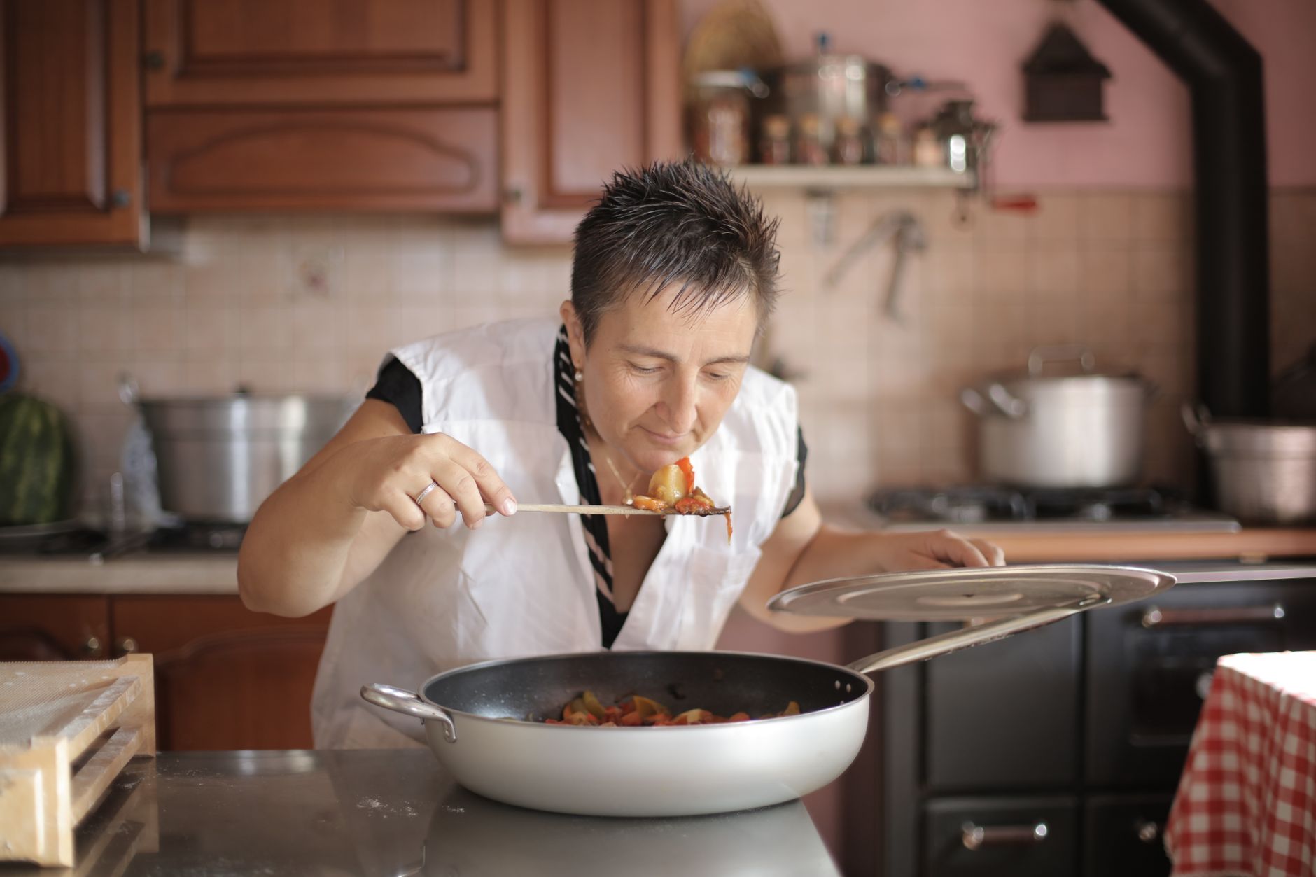 burnt food smell, kitchen odor, vinegar, baking soda, smoke odor removal