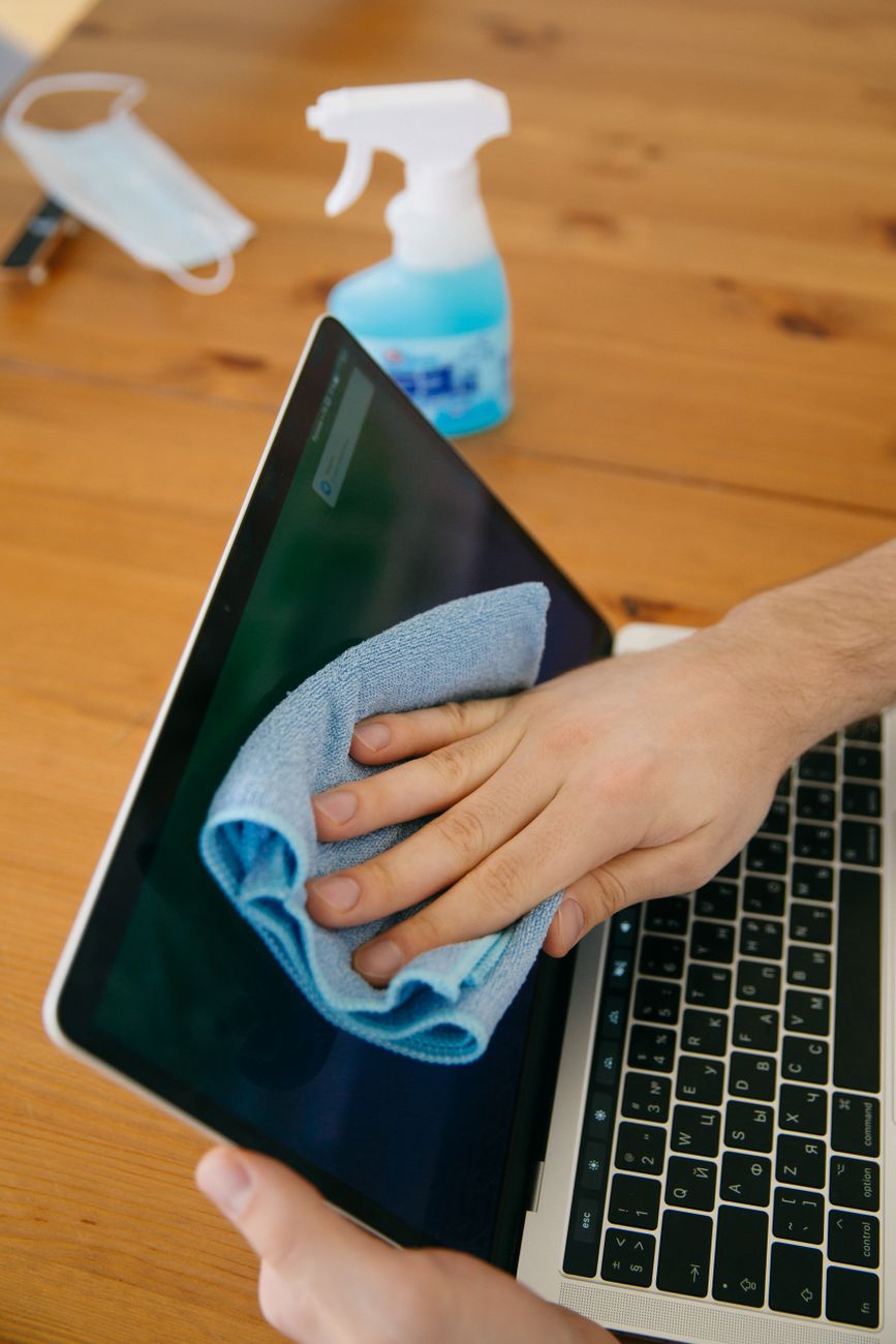 laptop screen cleaning, no streaks, microfiber cloth, screen care, LCD cleaning