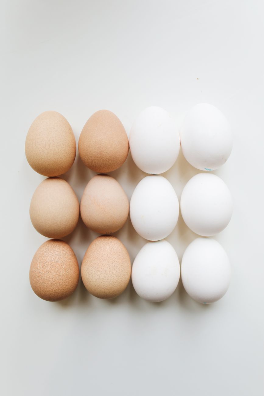 separate egg yolks, water bottle method, kitchen hack, baking tip, egg trick