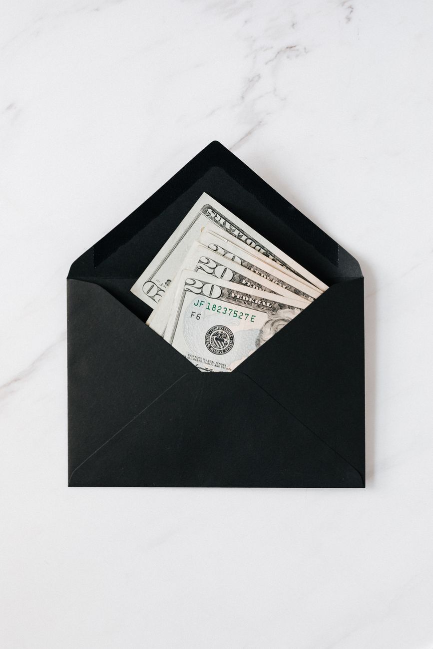 cash envelope, budgeting, no app, tangible money, spending control