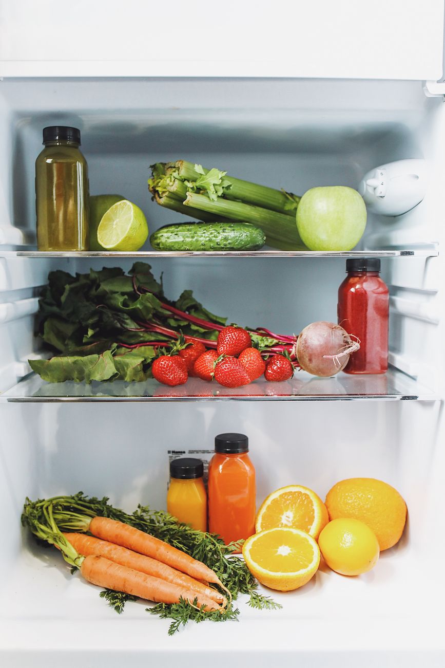 fridge smell, refrigerator odor, baking soda, fridge hack, kitchen cleaning