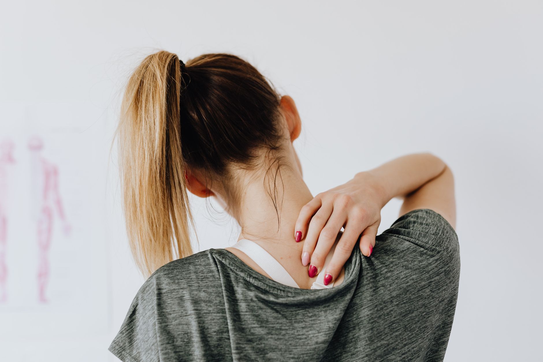 desk posture, shoulder pain, ergonomic chair, sitting fix, office health