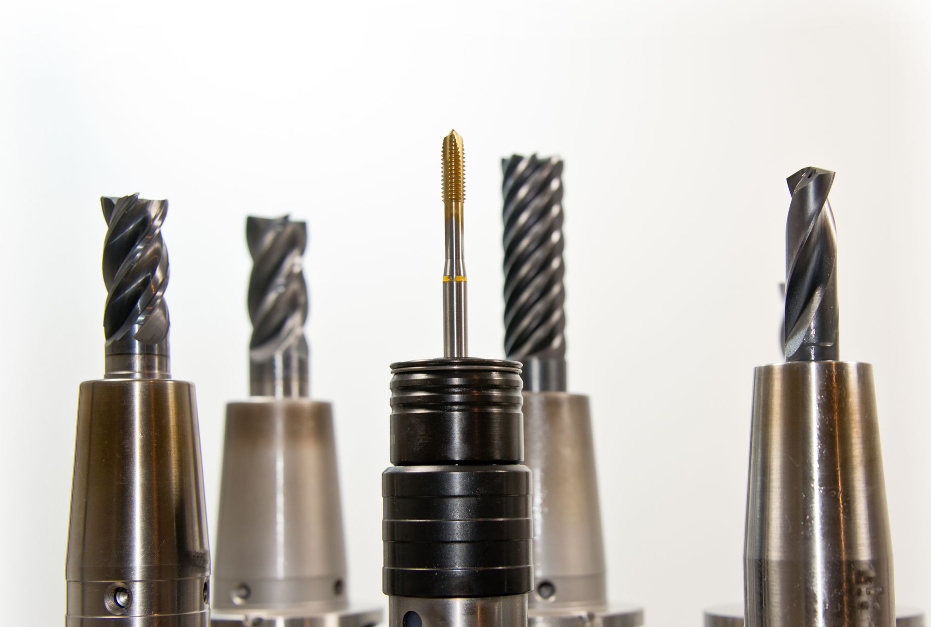 drill bit sharpening, sandpaper, drill into sandpaper, maintenance hack, sharp bits