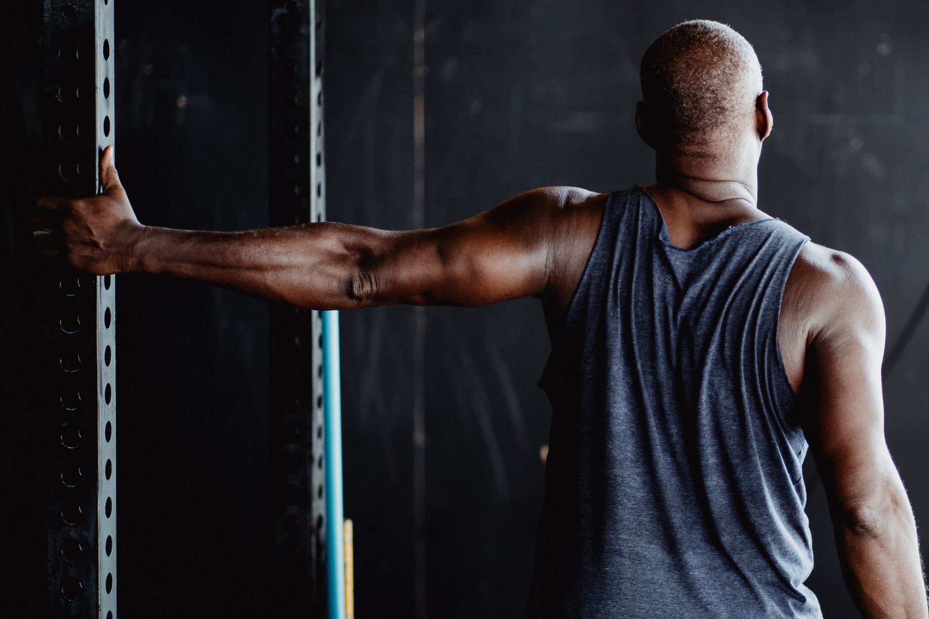 tight shoulders, desk worker, shoulder stretch, posture, upper back