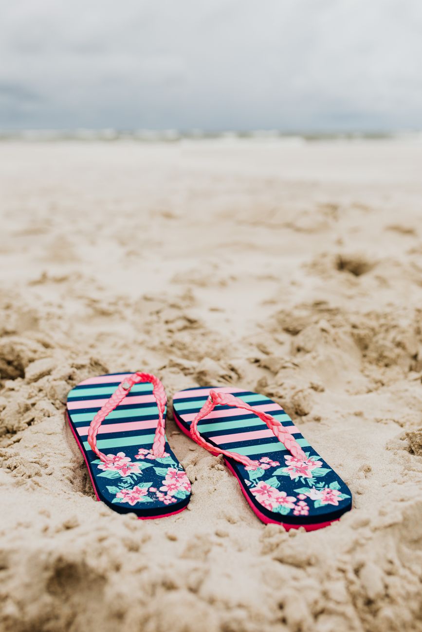 squeaky flip flops fix, wet sandals noise, rubber sandal squeak, summer footwear, shoe hack