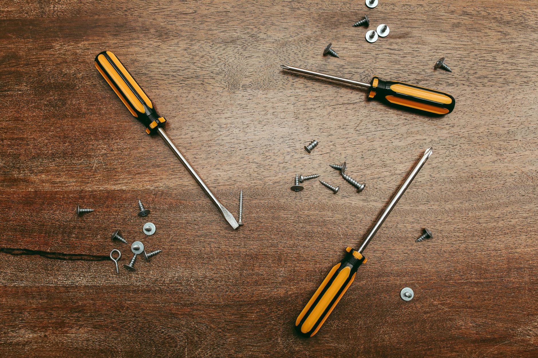 stripped screw, remove, rubber band, diy, drill