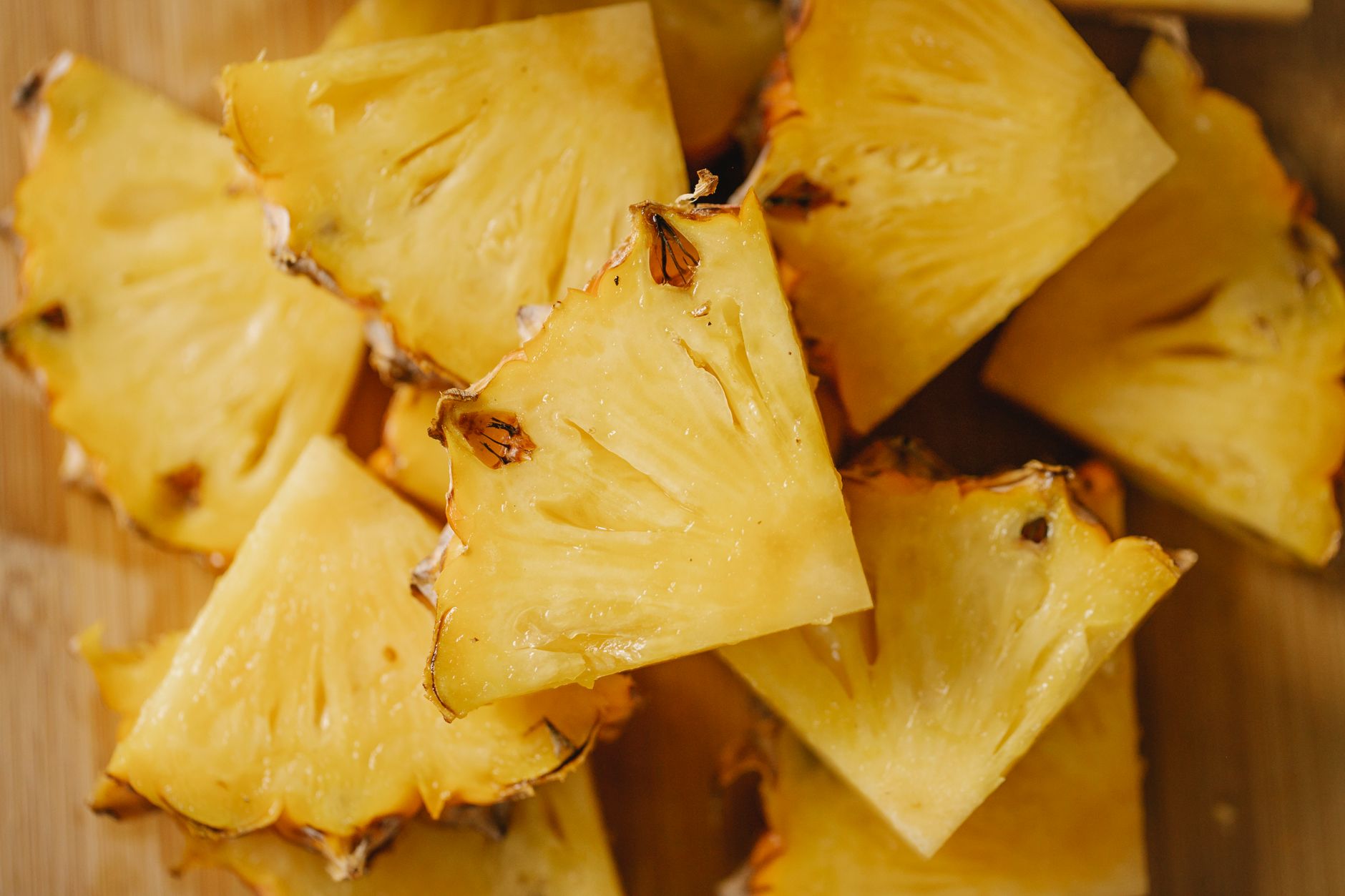 cut pineapple, no corer, knife method, pineapple rings, tropical fruit, diy cut