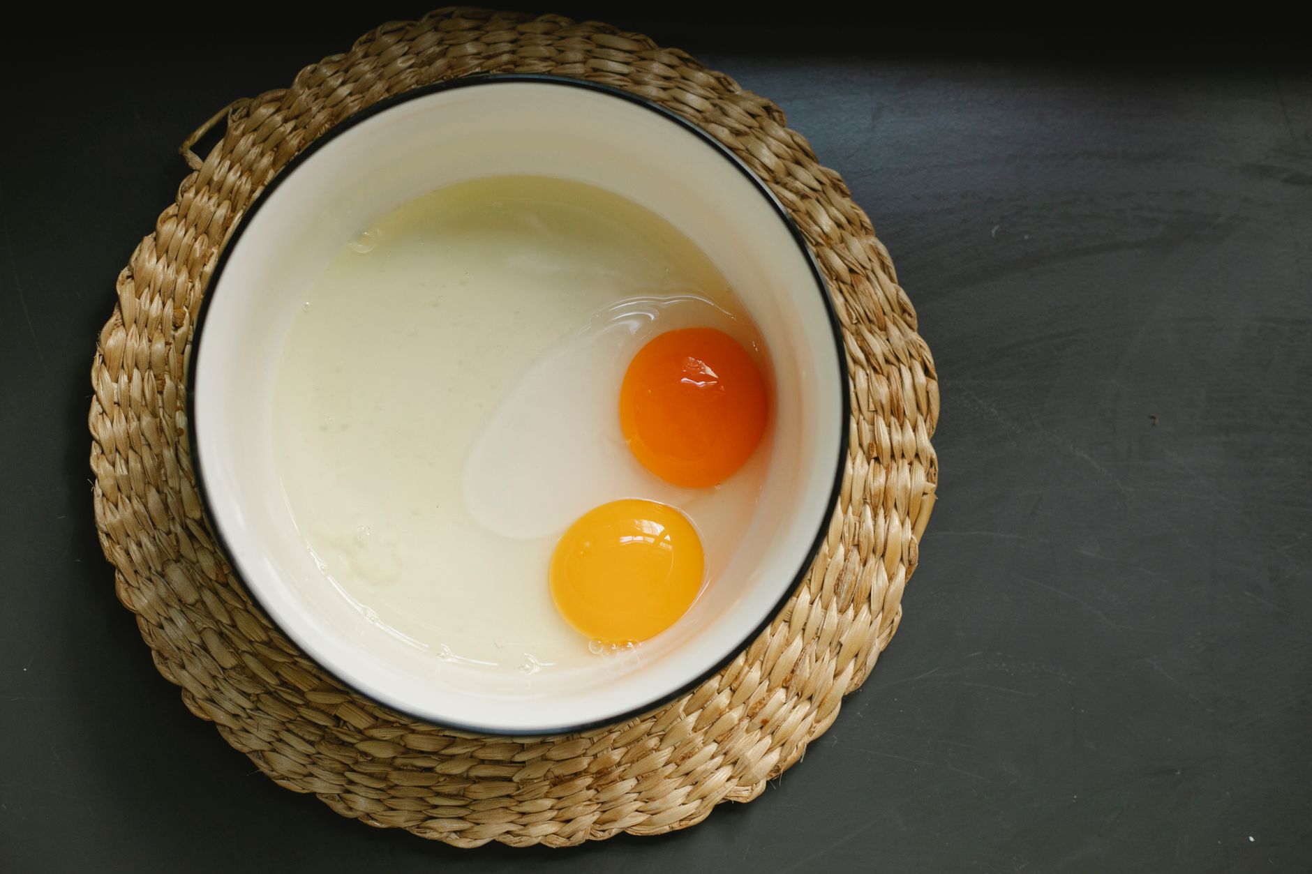 separate eggs, egg whites, baking prep, egg hack, kitchen skill