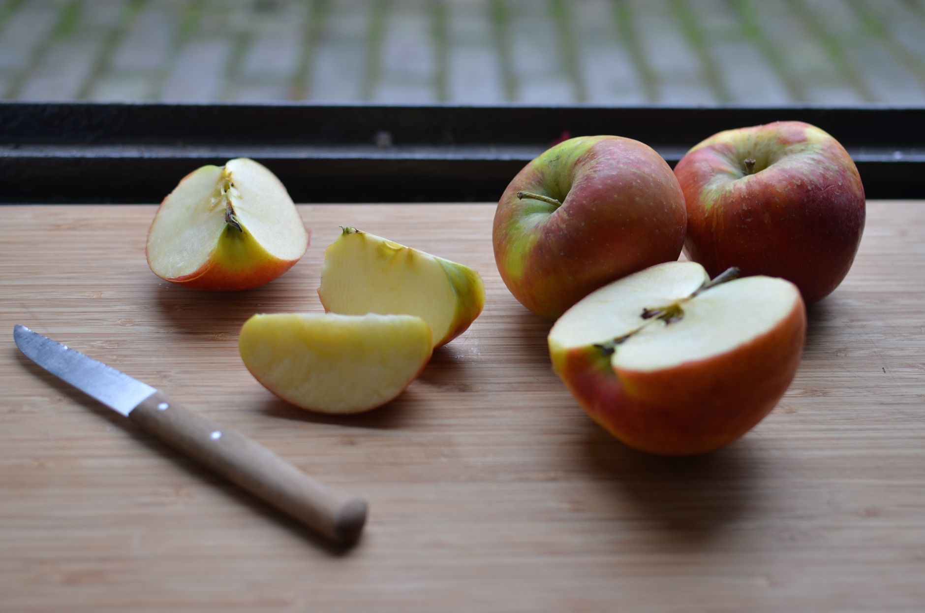 apple browning, no lemon juice, salt water, honey water, plastic wrap