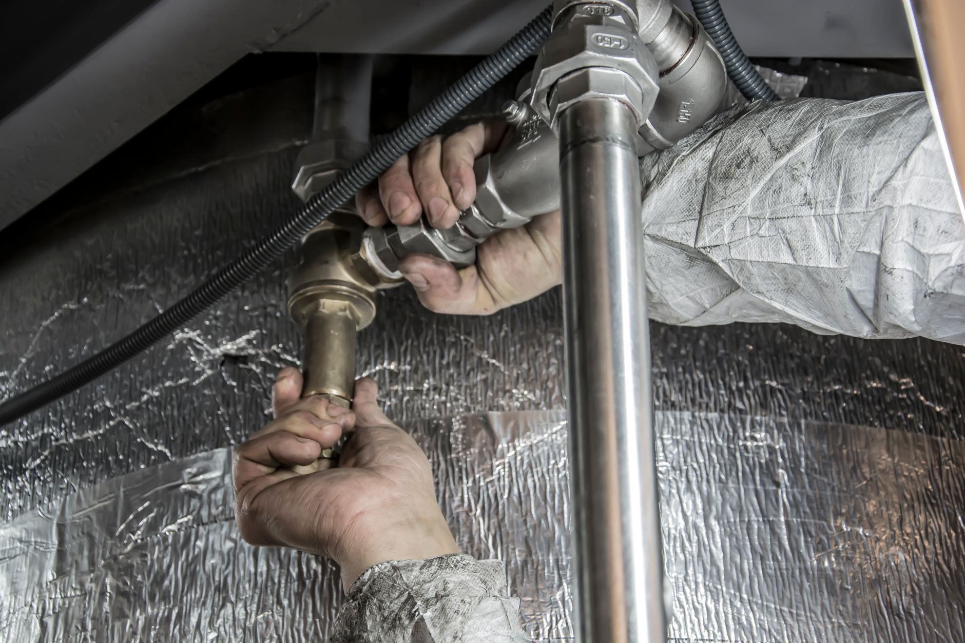 noisy water pipes fix, water hammer arrestor, pipe insulation, DIY plumbing, banging pipes
