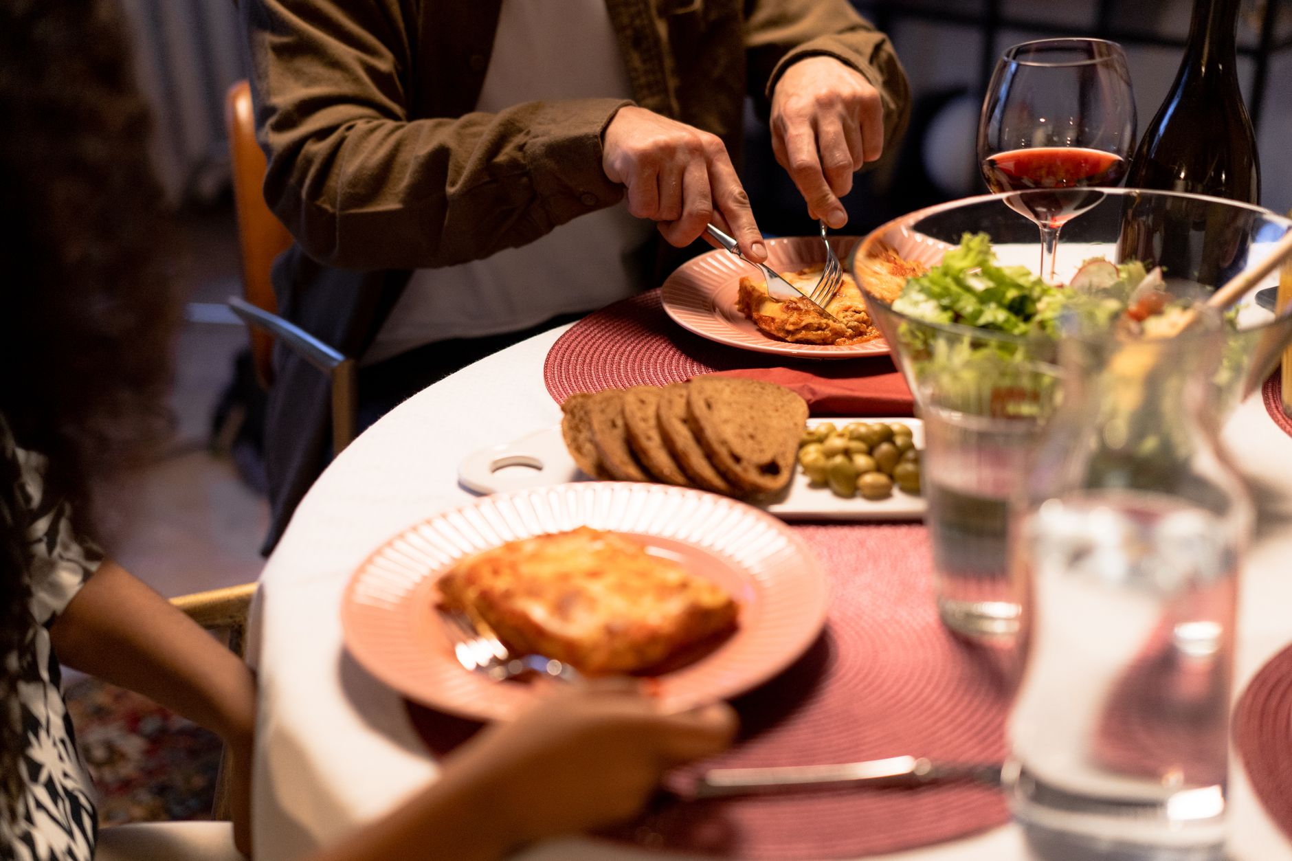 budget dinner party, cheap entertaining, feed guests cheap, potluck alternative, affordable hosting