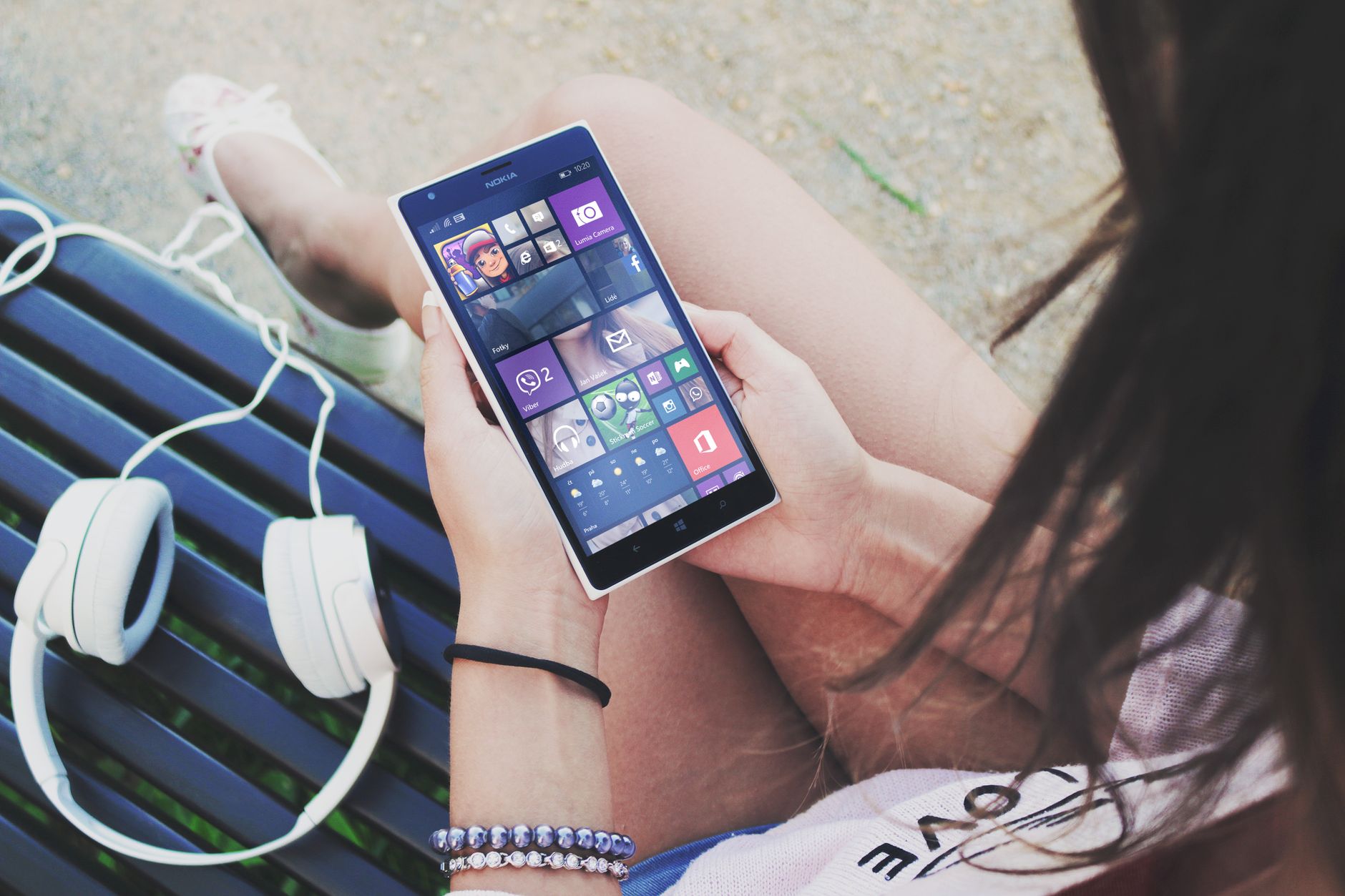 cell signal, dead zone, window, reception, phone