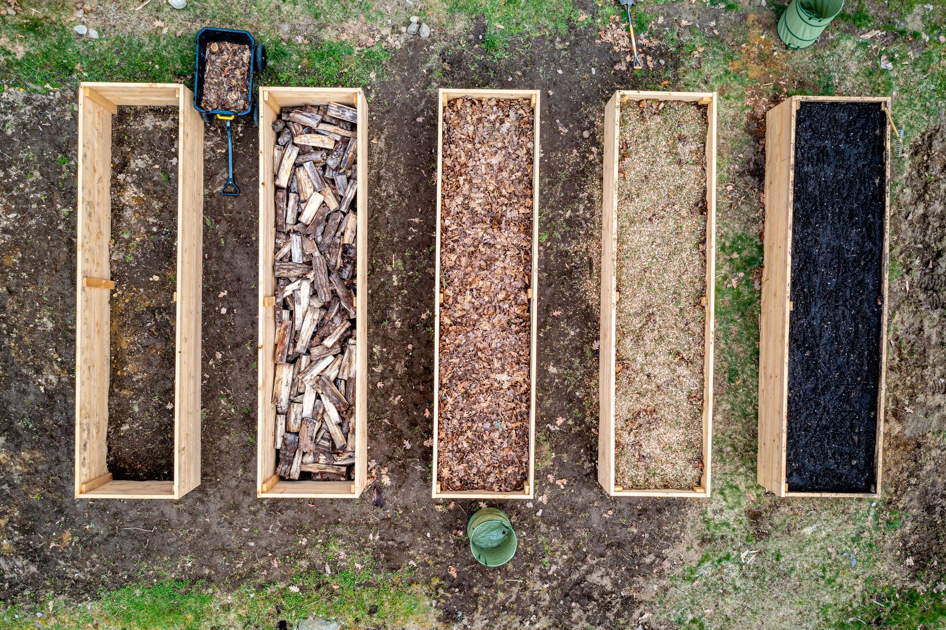 raised garden bed, cedar picket, cheap garden, vegetable bed, DIY planter