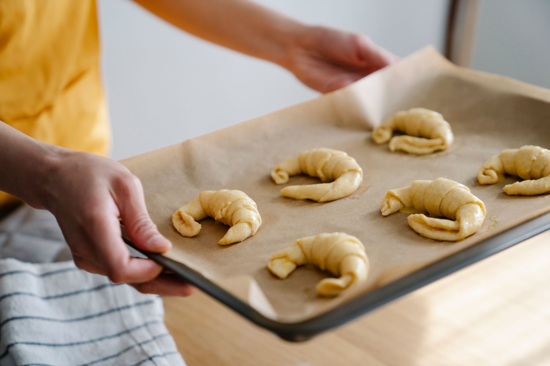 parchment paper, baking sheet, easy cleanup, oven hack, non-stick