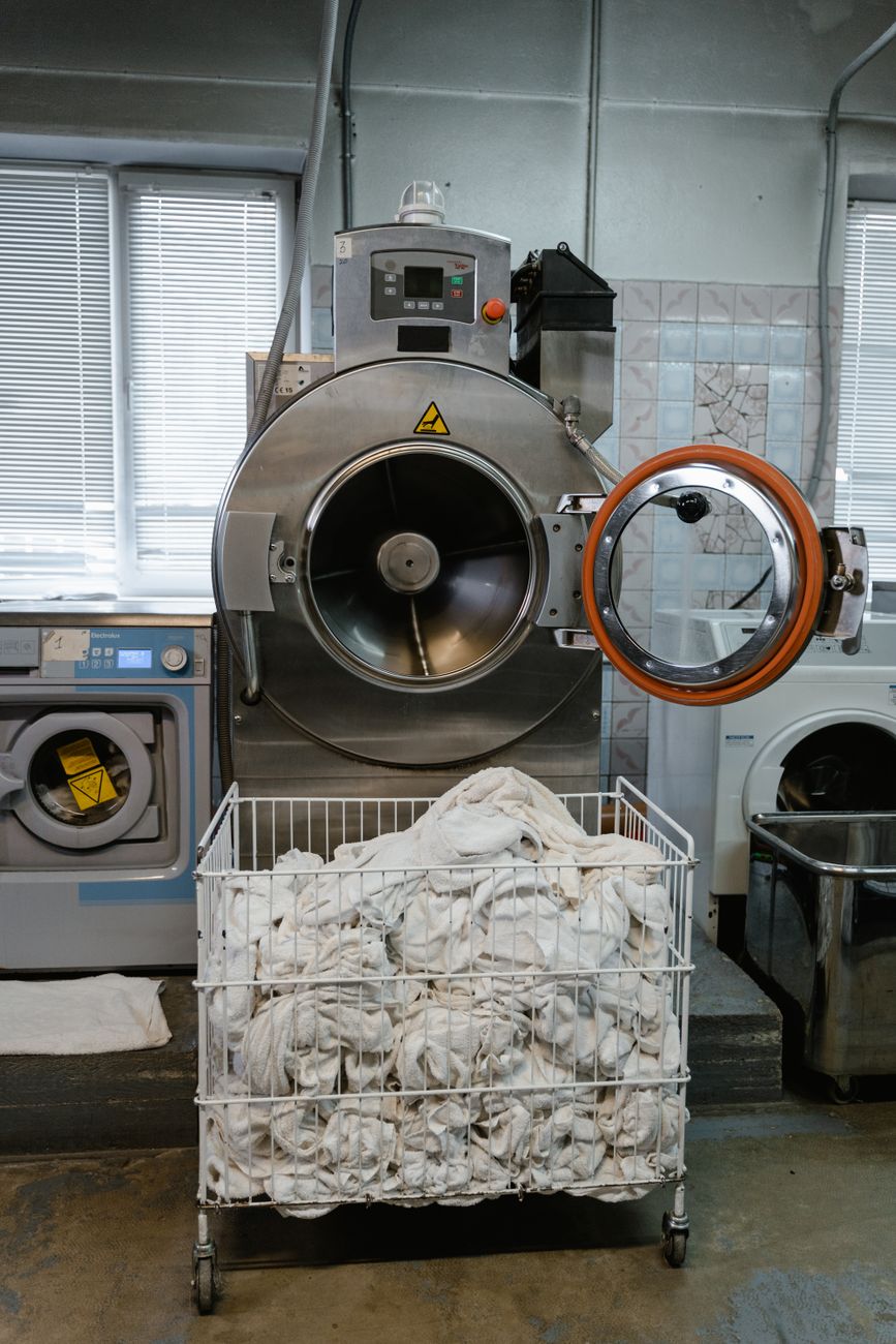 wash pillows, fluffy pillows, laundry hack, tennis balls, dryer trick