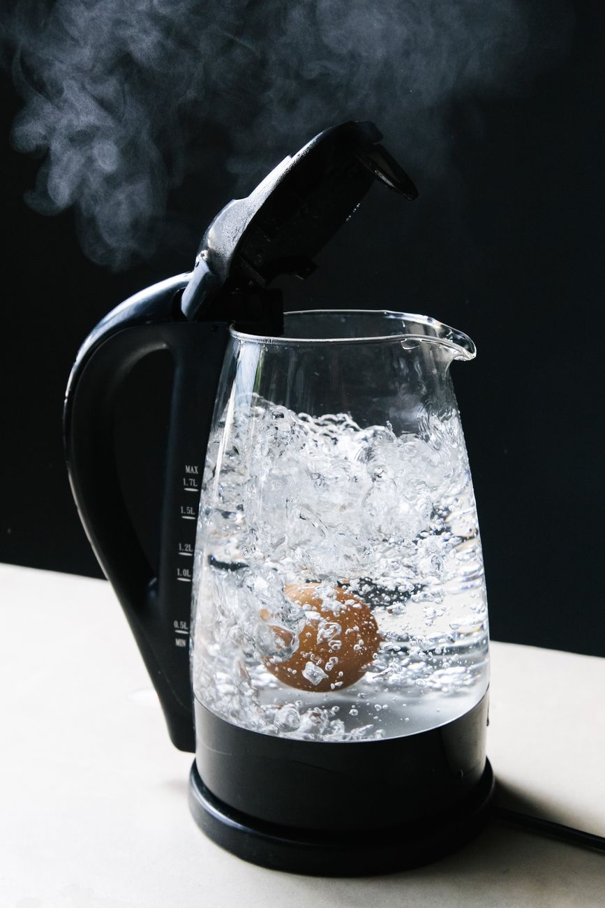descale kettle, vinegar, limescale, hard water