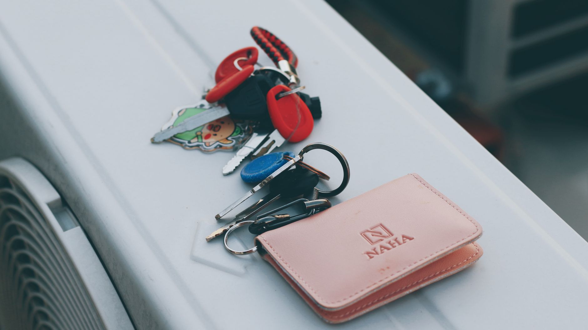 bluetooth tracker, find keys, find wallet, tile alternative