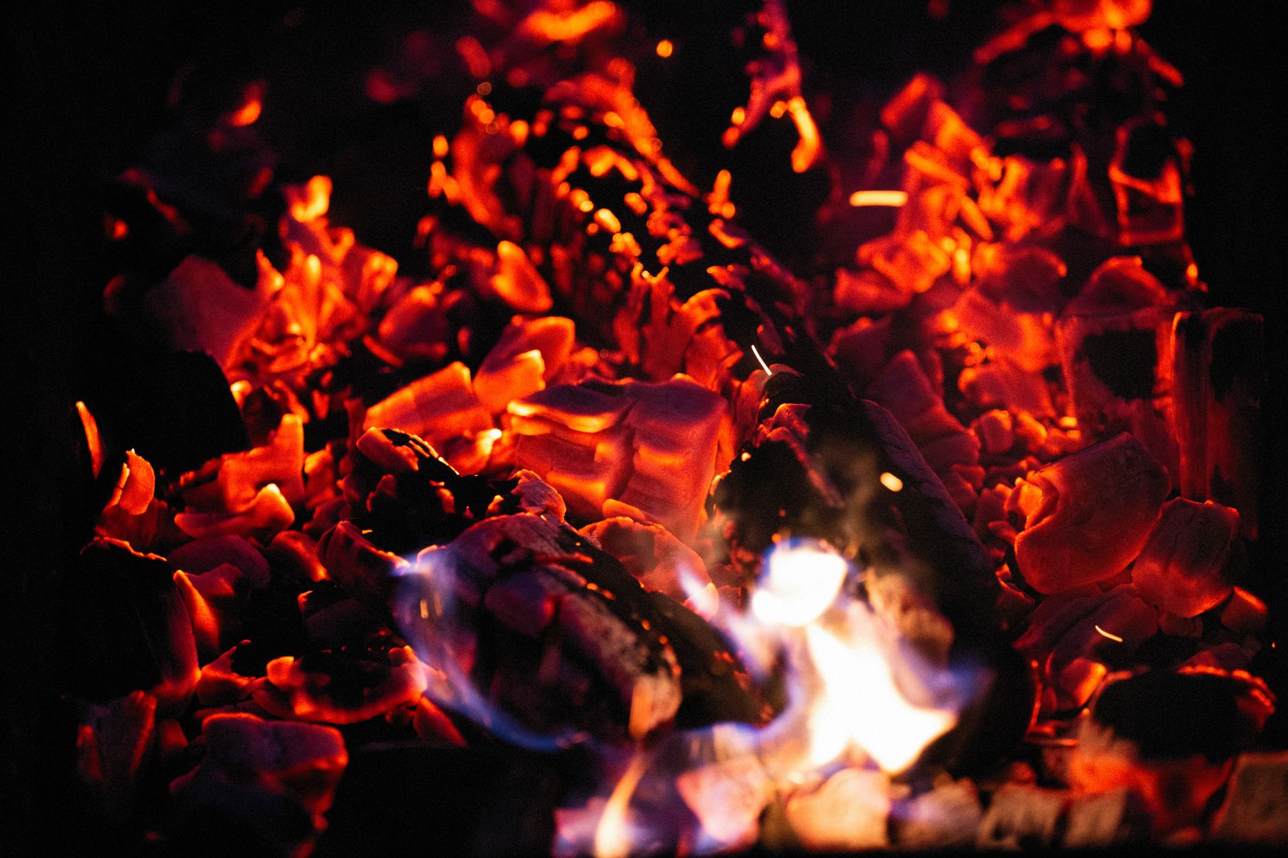firewood storage, dry firewood, woodpile, winter fire