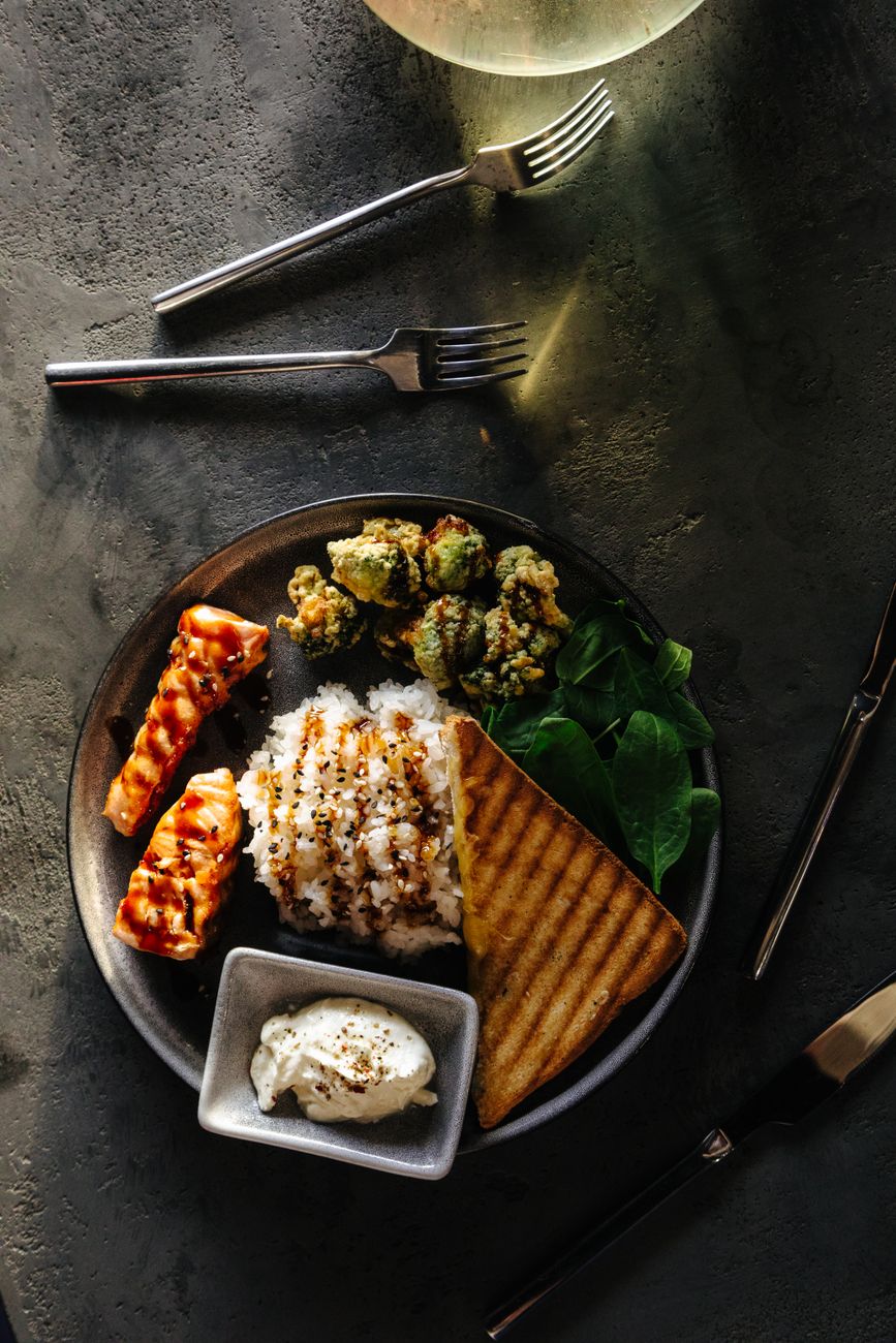 eat slower, mindful eating, feel full, portion control, digestion