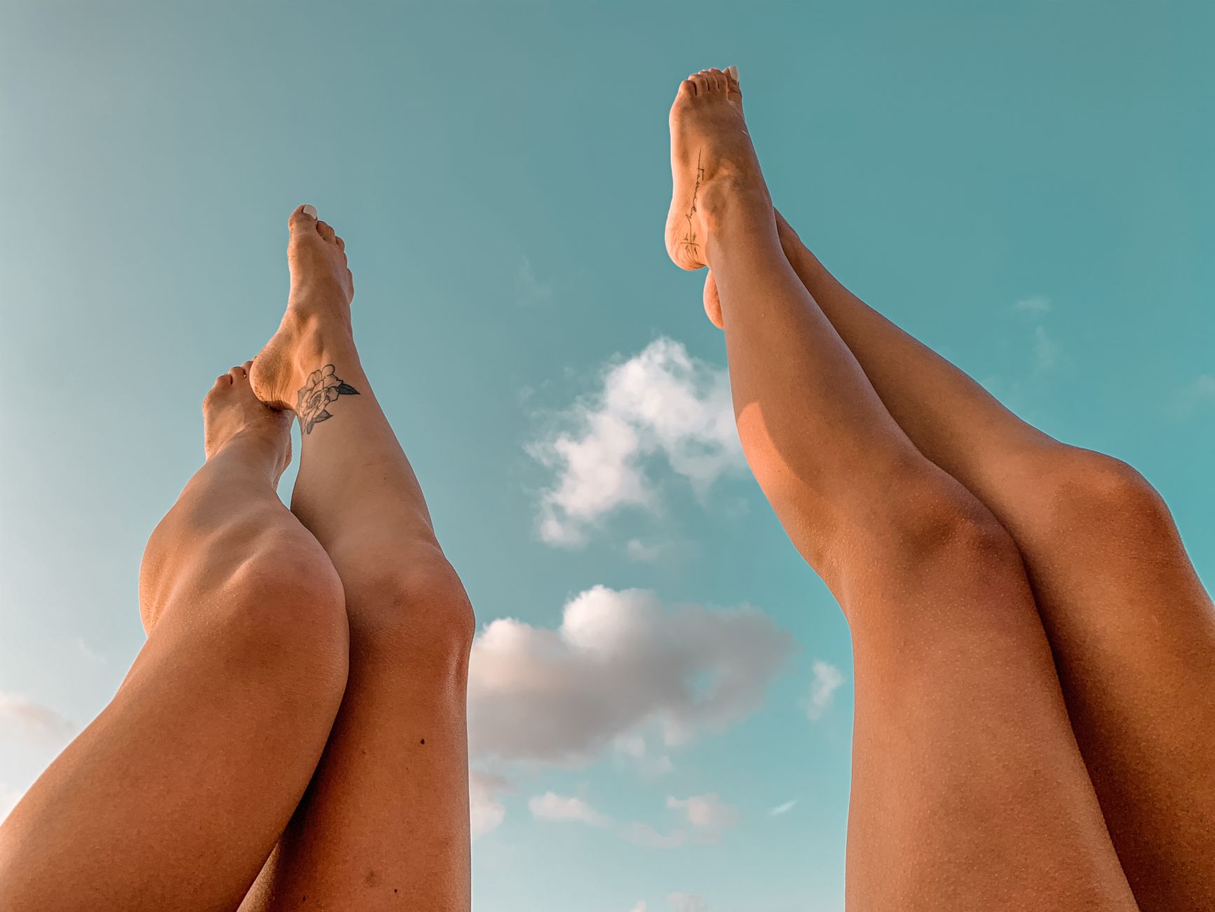 compression socks, long flight, travel socks, leg swelling, flight comfort