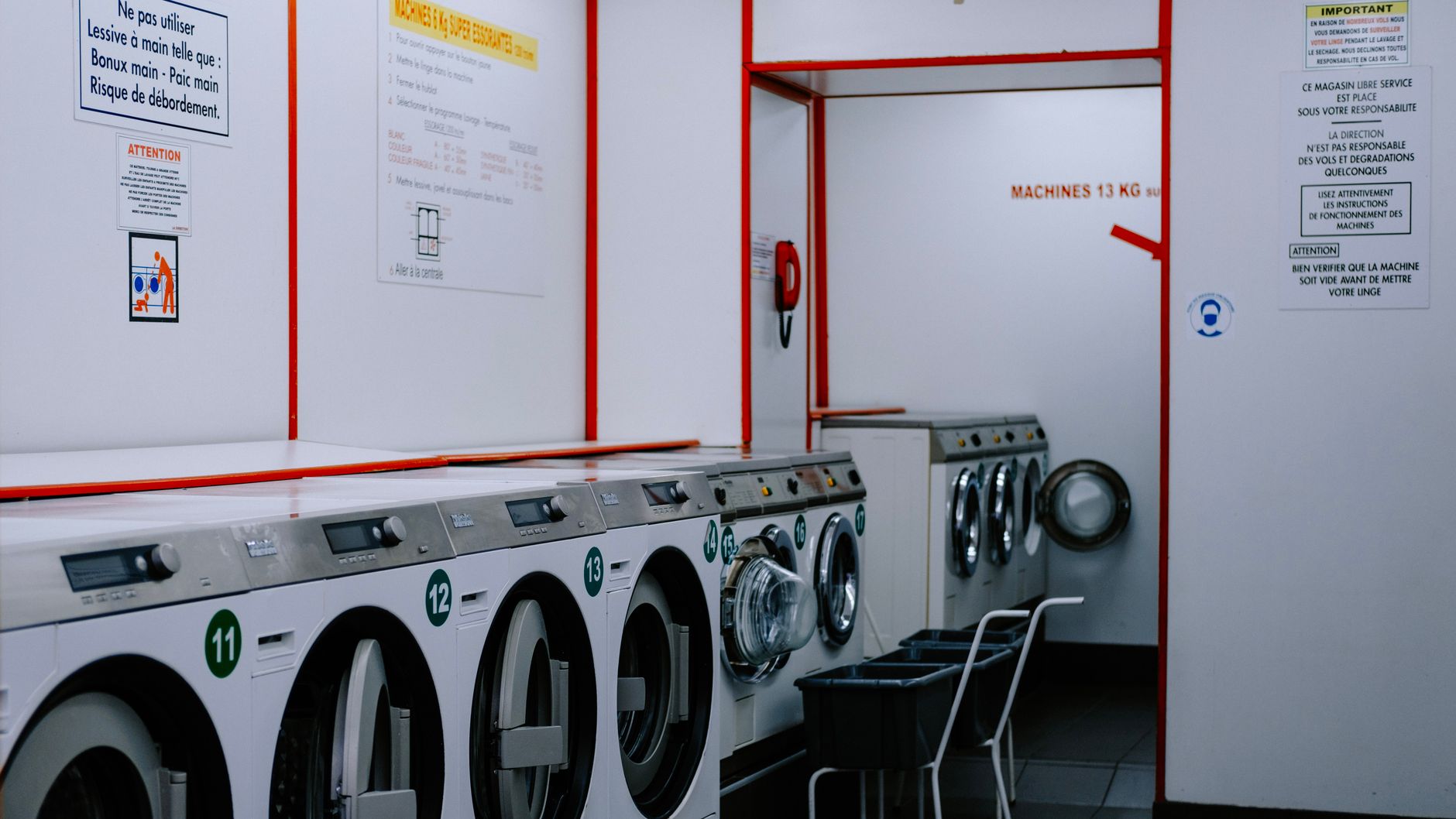 deodorant residue, washing machine cleaning, laundry buildup, drum cleaning, washer maintenance