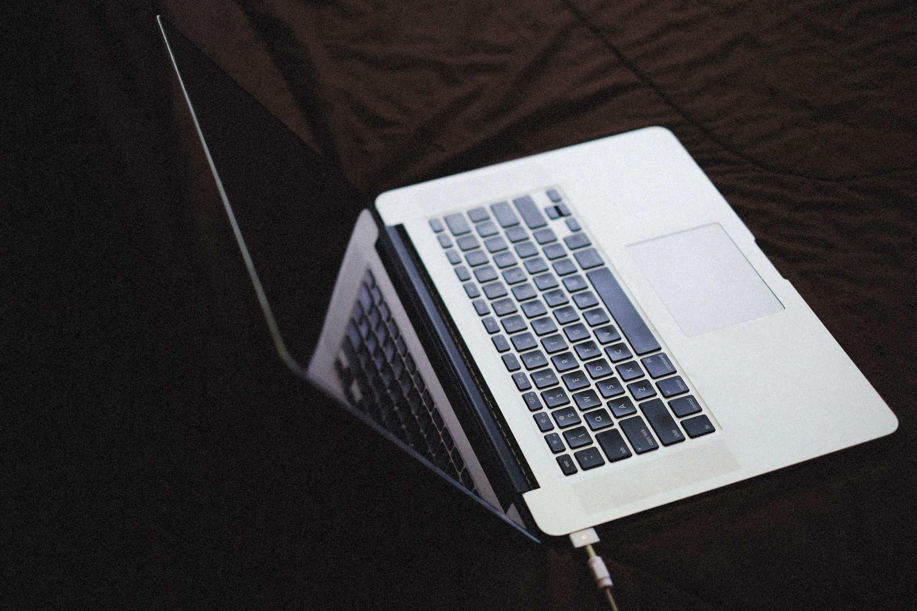 laptop shuts off, battery calibration, laptop battery fix, unplug shutdown, power settings