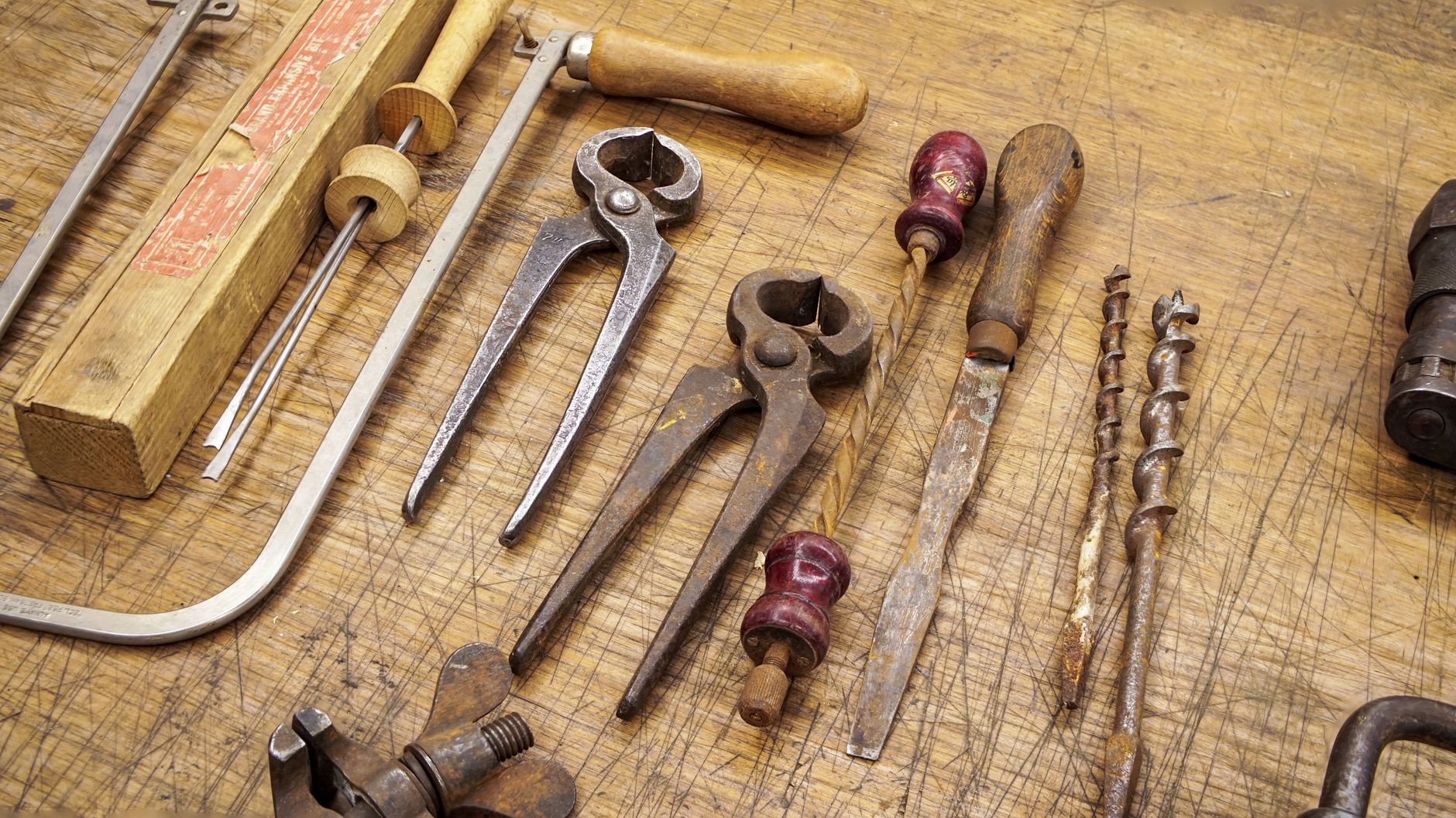 remove rust, rust tools, vinegar rust remover, restore tools, metal cleaning