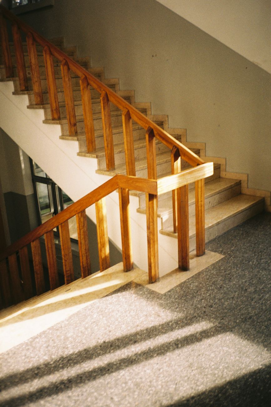 squeaky stair, tread, carpet, screw, fix