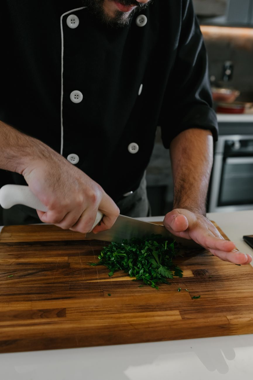 chiffonade, cut herbs, basil ribbon, mint garnish, knife technique