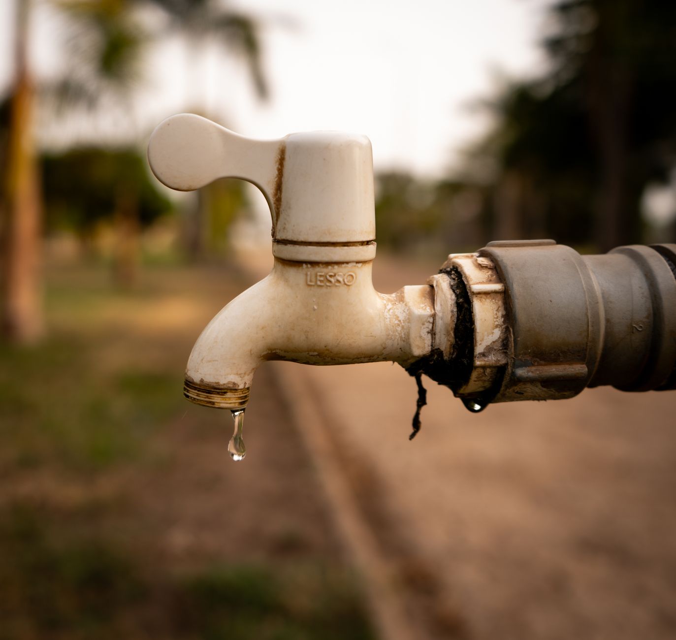 leaky faucet, dripping faucet, faucet repair, plumbing, home fix