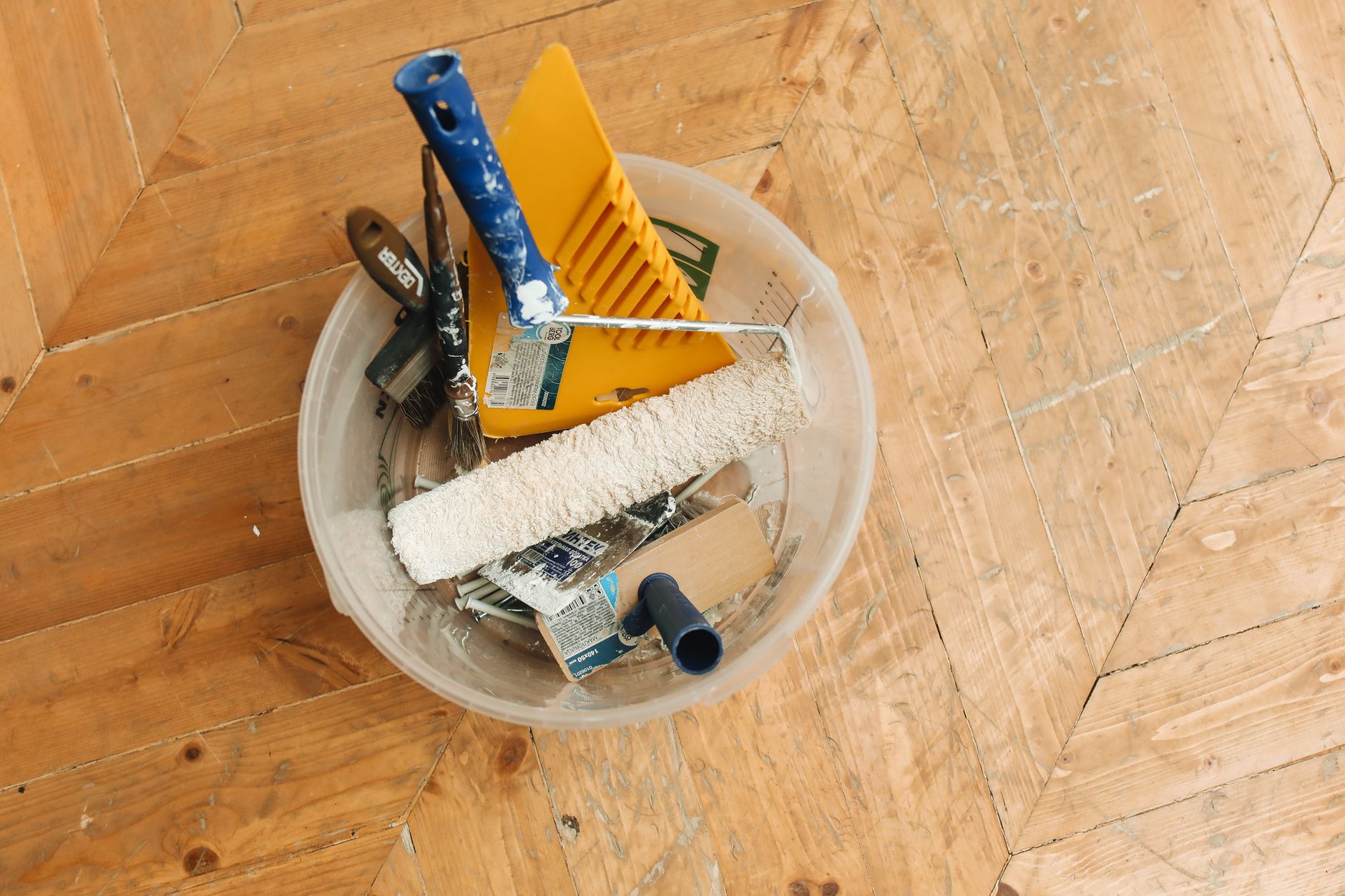 peeling paint, ceiling paint, paint repair, flaking paint, ceiling fix