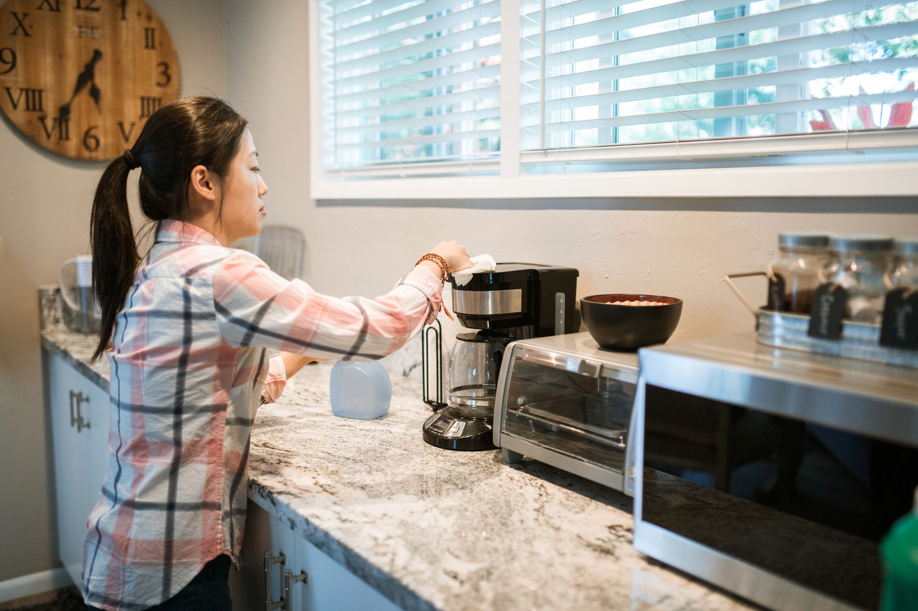 blender base, appliance cleaning, kitchen safety, countertop appliance, wipe down