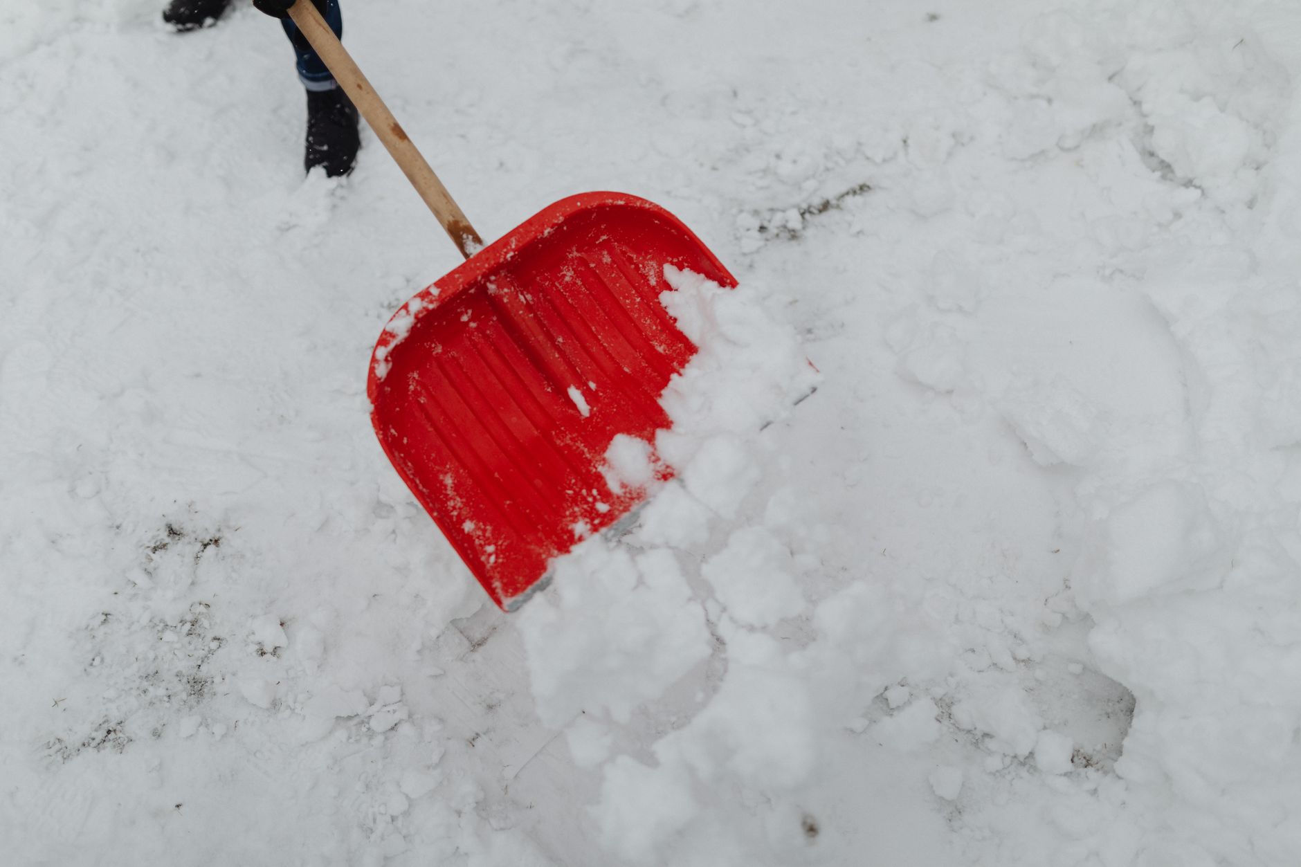 snow walkway, ice prevention, deicer tips, shovel smarter, winter walkway