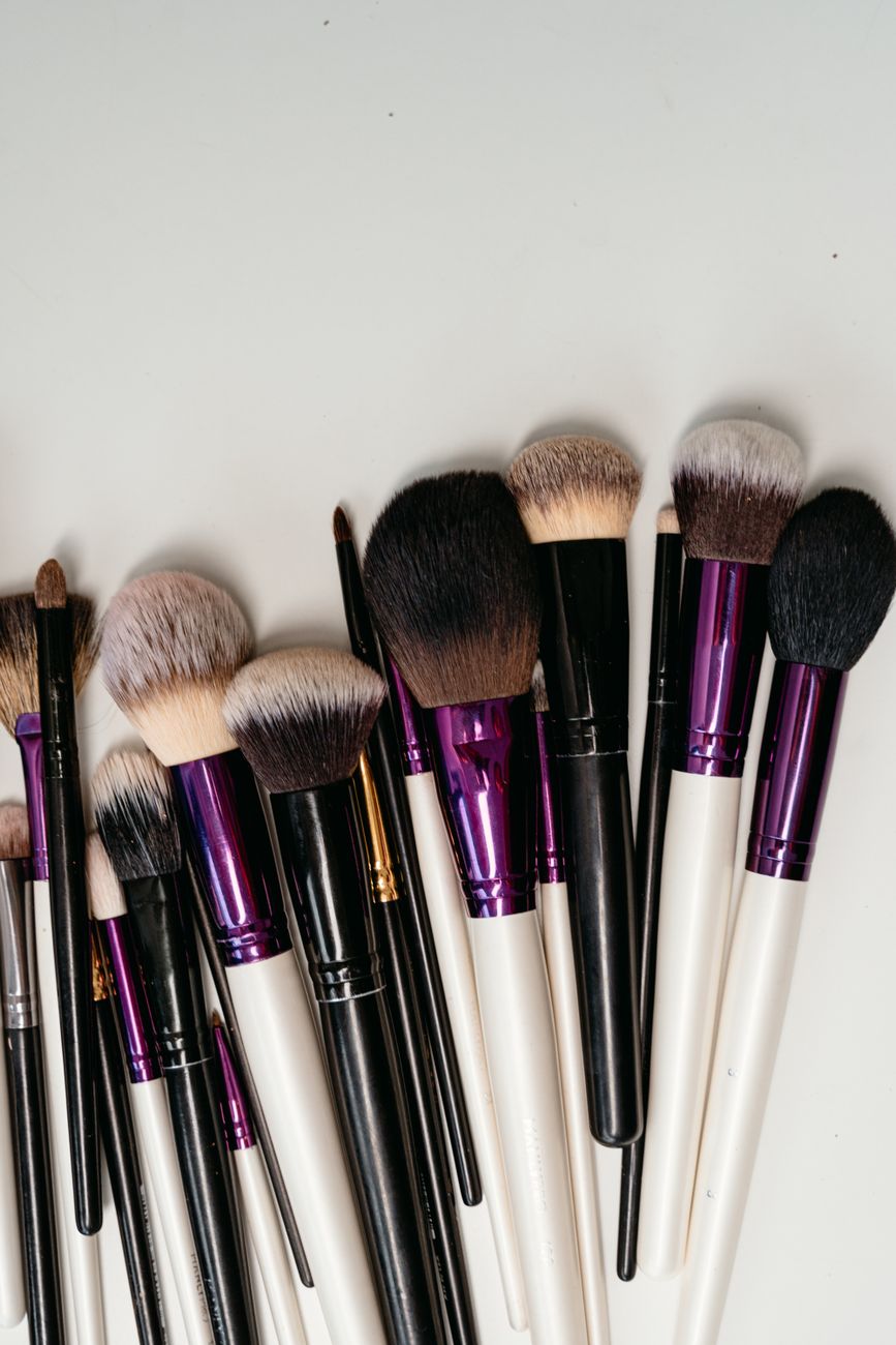 makeup brush cleaner, clean brushes, brush soap, beauty tools, skincare tools