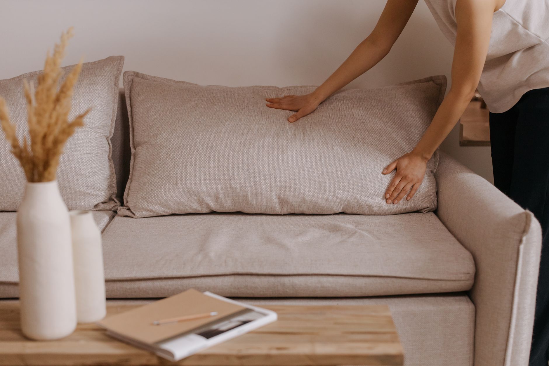 speed cleaning, cleaning order, room cleaning, five surfaces, efficient housework