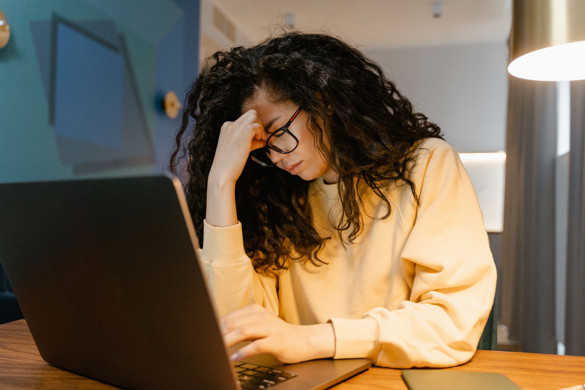 screen headaches, eye strain, blue light, headache relief, monitor